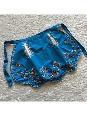 Vintage Embroidered Blue Apron With Embroidery Stitching Scalloped Hem Pockets